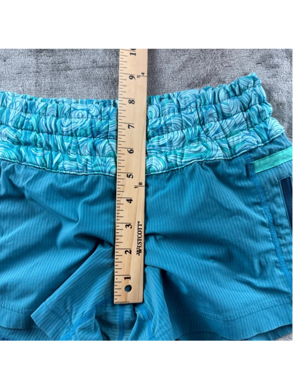 Lululemon Shorts Women’s 2 Lightweight Lined Zip Pocket Running Athleisure Teal - Picture 4 of 10